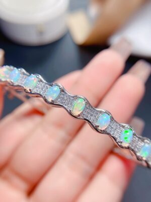 Fashionable And Unique Natural Opal Bracelet