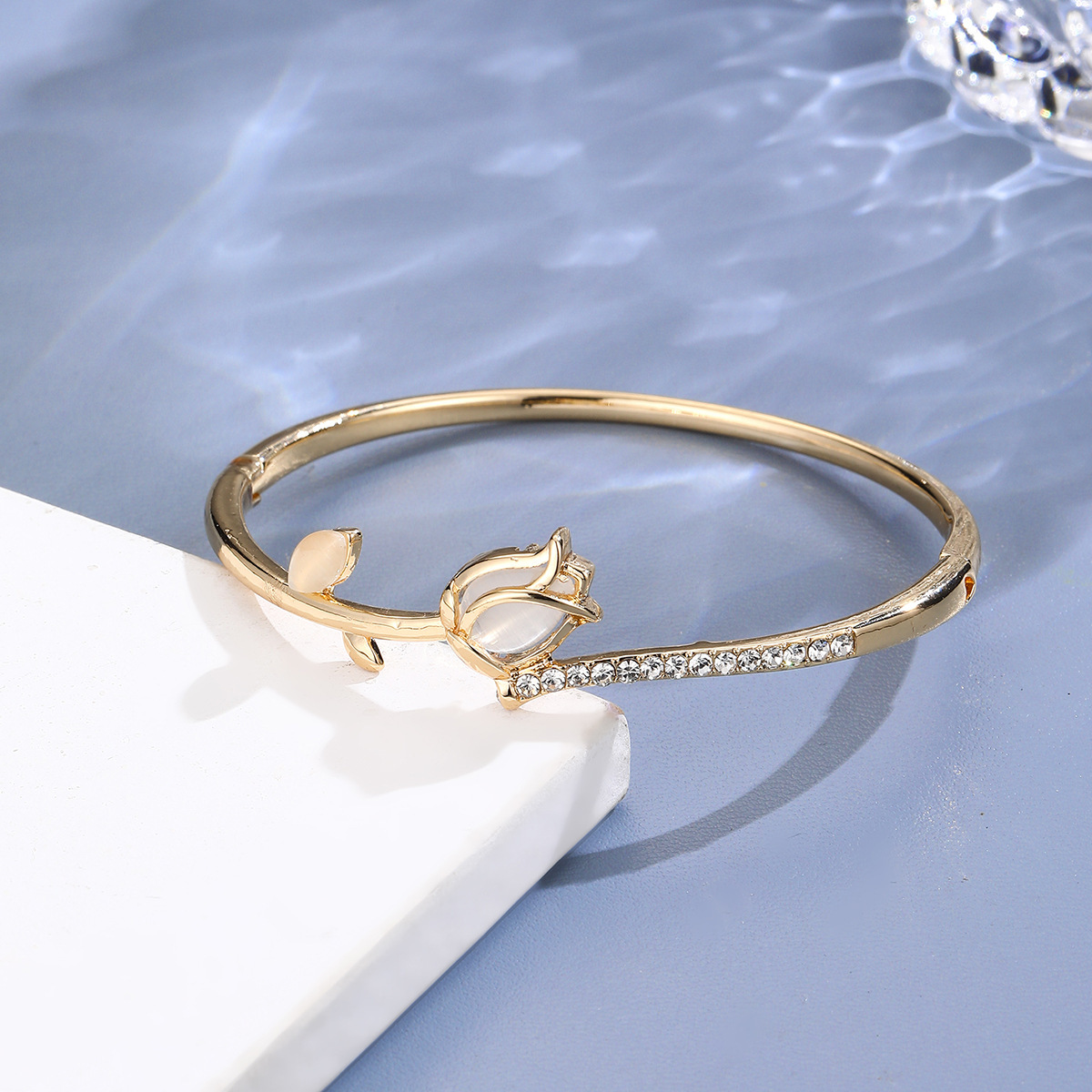 Graceful Personality Opal Tulip Bracelet - Image 4